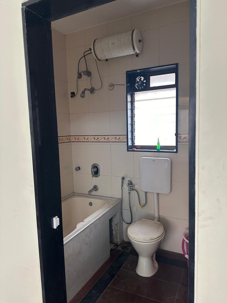 Bathroom, sugee-atharva 2 Bedroom 858 Sq.Ft. Apartment In Prabhadevi Mumbai 9020371