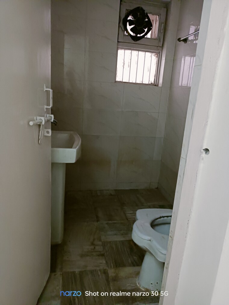 Bathroom, ip extension 3 Bedroom 1250 Sq.Ft. Apartment In Ip Extension Delhi 9020367