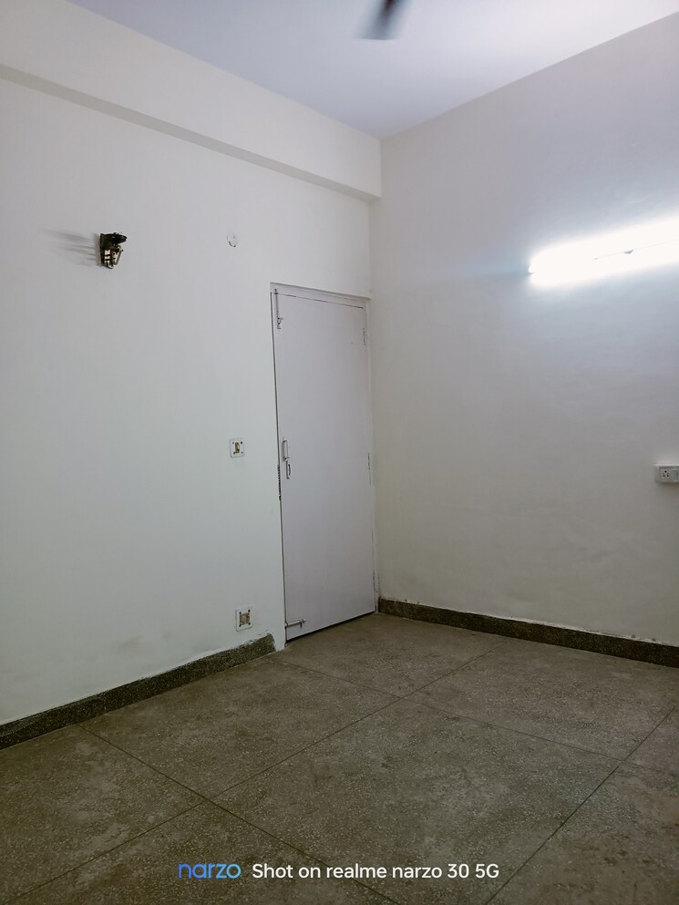 Room, ip extension 3 Bedroom 1250 Sq.Ft. Apartment In Ip Extension Delhi 9020367