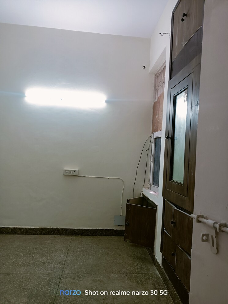 Room, ip extension 3 Bedroom 1250 Sq.Ft. Apartment In Ip Extension Delhi 9020367