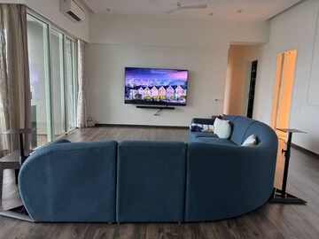 Bedroom in 5 BHK Apartment at Lokhandwala Complex, Andheri West – for Rent