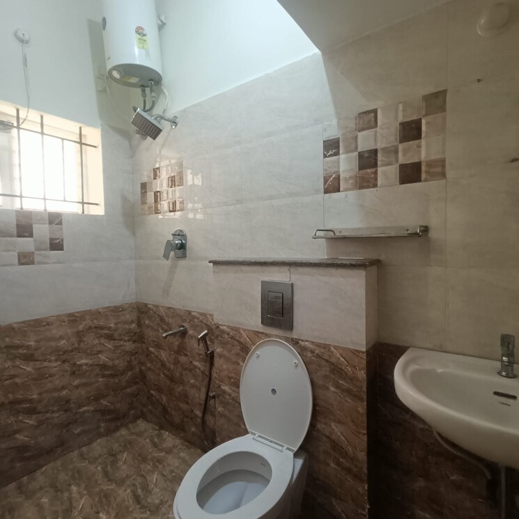 Bathroom, hsr layout 2 Bedroom 1000 Sq.Ft. Builder Floor In Hsr Layout Bangalore 9020434