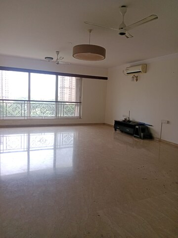 Room in 4 BHK Apartment at Hiranandani Gardens Octavius, Powai – for Rent