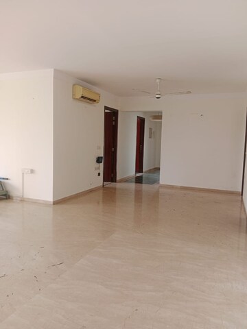Room in 4 BHK Apartment at Hiranandani Gardens Octavius, Powai – for Rent