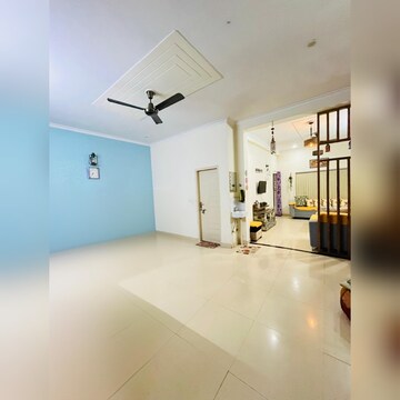 Room in 3 BHK Builder Floor at Greenwood City, Sector 40 – for Rent