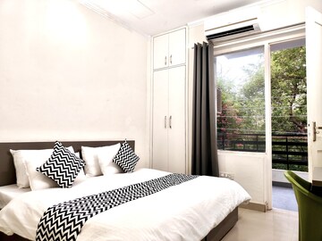 Bedroom in 3 BHK Builder Floor at Unitech South City 1, South City 1 – for Rent