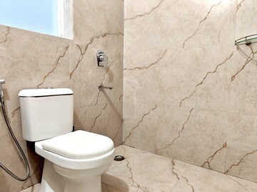 Bathroom in 3 BHK Builder Floor at Unitech South City 1, South City 1 – for Rent