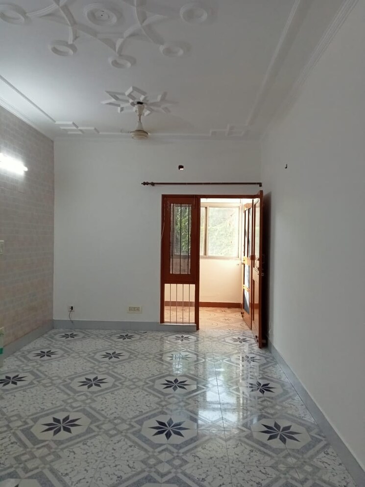 Room, ip extension 2 Bedroom 1000 Sq.Ft. Apartment In Ip Extension Delhi 9020518