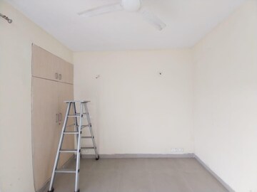 Building Lobby in 3 BHK Apartment at Unitech Woodstock Floors, Sector 50 – for Rent