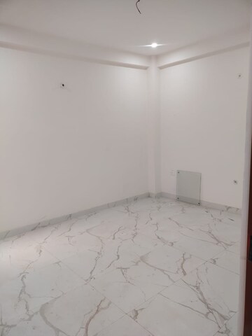 Room in 3 BHK Villa at Sector 16b Greater Noida – for Sale