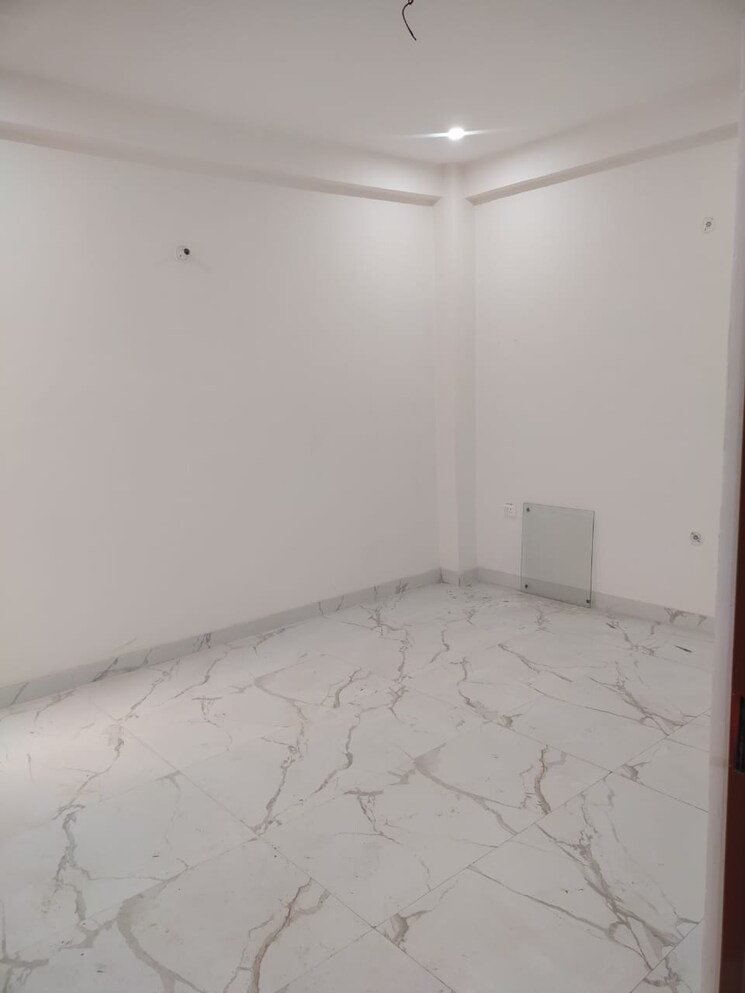 Room, sector 16b greater noida 3 Bedroom 2650 Sq.Ft. Villa In Sector 16b Greater Noida Greater Noida 9020600