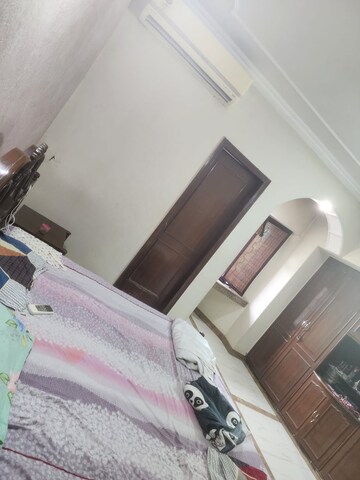 Room in 4 BHK Apartment at Vasant Kunj – for Sale