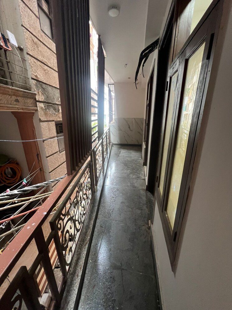 Balcony, south delhi 3 Bedroom 135 Sq.Yd. Builder Floor In South Delhi Delhi 8998378