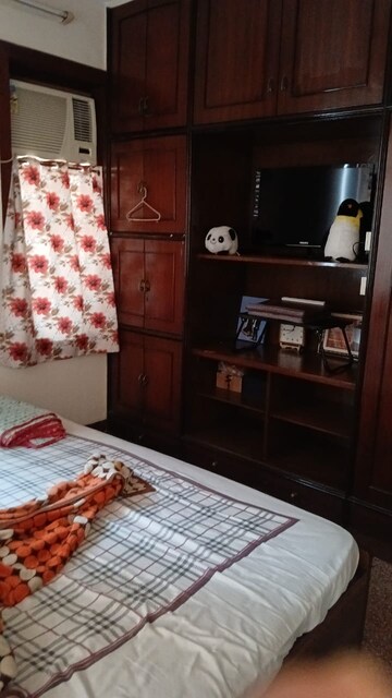 Bedroom in 2 BHK Apartment at Vinay CHS, Mahim West – for Rent