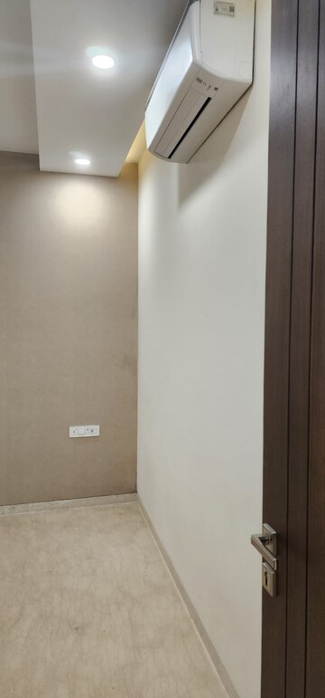 Room in 3 BHK Builder Floor at Sector 43 – for Rent