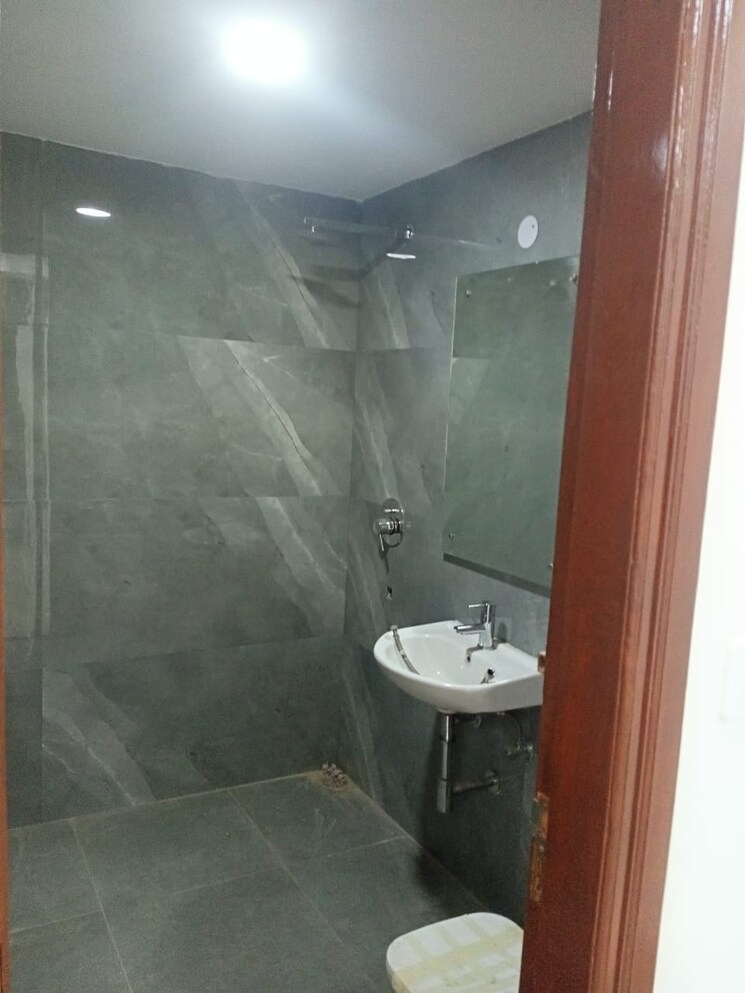Bathroom, aya nagar 2 Bedroom 85 Sq.Yd. Builder Floor In Aya Nagar Delhi 9005405