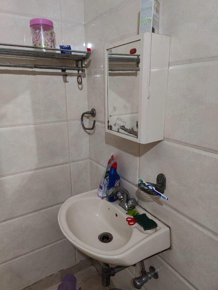 Bathroom, gaur-city-2-14th-avenue 2 Bedroom 855 Sq.Ft. Apartment In Sector 16c Greater Noida Greater Noida 9020717