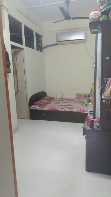 Bedroom in 2 BHK Apartment at Matunga – for Rent