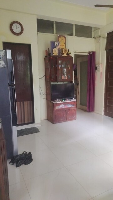 Living Room in 2 BHK Apartment at Matunga – for Rent