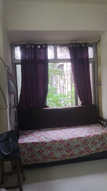Bedroom in 2 BHK Apartment at Matunga – for Rent
