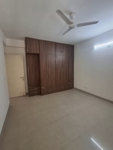 Room in 3.5 BHK Apartment at Emaar Emerald Floors Premier, Sector 65 – for Rent