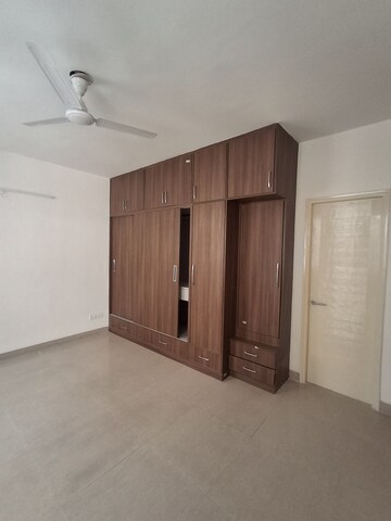Room in 4 BHK Apartment at Emaar Emerald Floors Premier, Sector 65 – for Rent