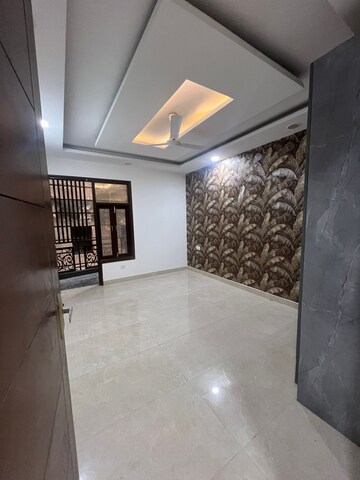 Room in 2 BHK Builder Floor at Sultanpur – for Sale