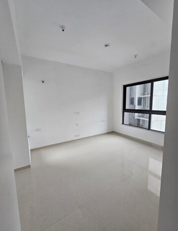 Room in 3 BHK Apartment at Kalpataru Immensa, Kolshet Road – for Sale