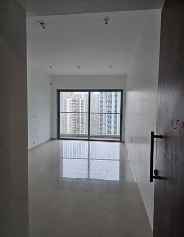 Room in 3 BHK Apartment at Kalpataru Immensa, Kolshet Road – for Sale