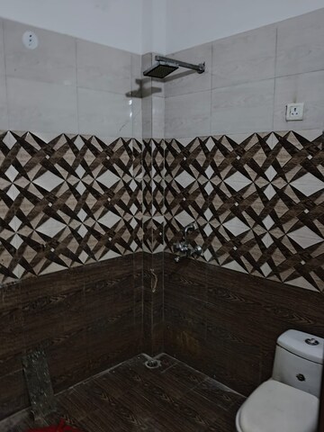 Attached Bathroom in 2 BHK Apartment at Ahlcon Apartments, Vaishali Sector 2 – for Sale