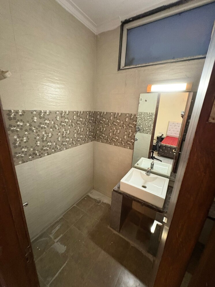 Team Area, saket 1 RK 400 Sq.Ft. Builder Floor In Saket Delhi 9020857