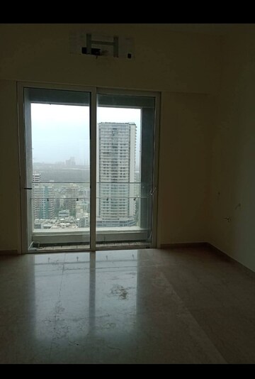 Room in 5 BHK Apartment at Windsor Grande Residences, Andheri West – for Rent
