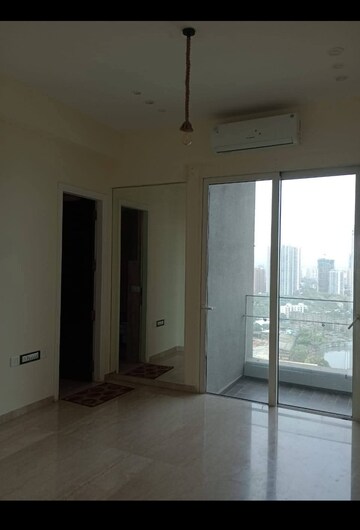 Room in 5 BHK Apartment at Windsor Grande Residences, Andheri West – for Rent