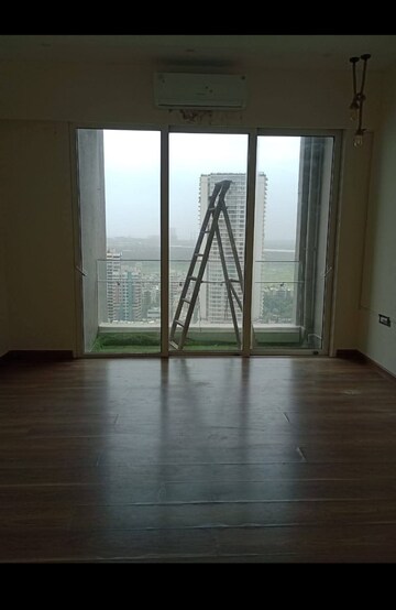 Room in 5 BHK Apartment at Windsor Grande Residences, Andheri West – for Rent
