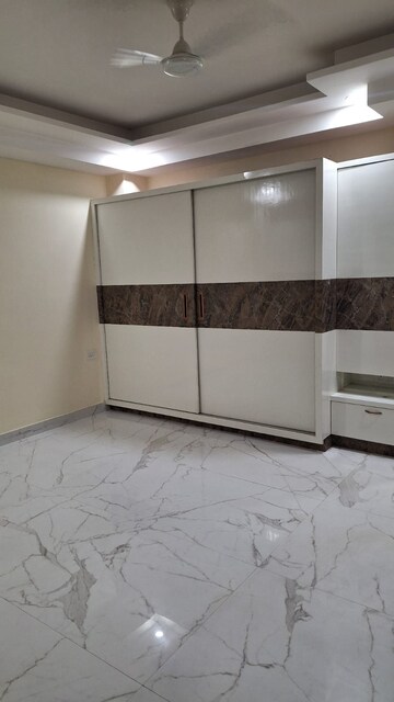 Furnished Amenities in 3 BHK Builder Floor at Sector 52 – for Rent