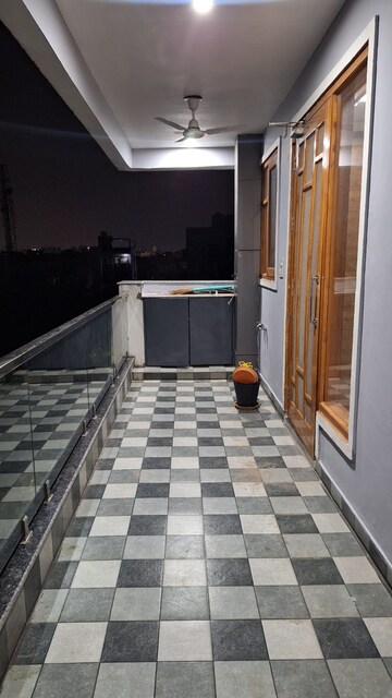 Balcony in 3 BHK Builder Floor at Sector 52 – for Rent
