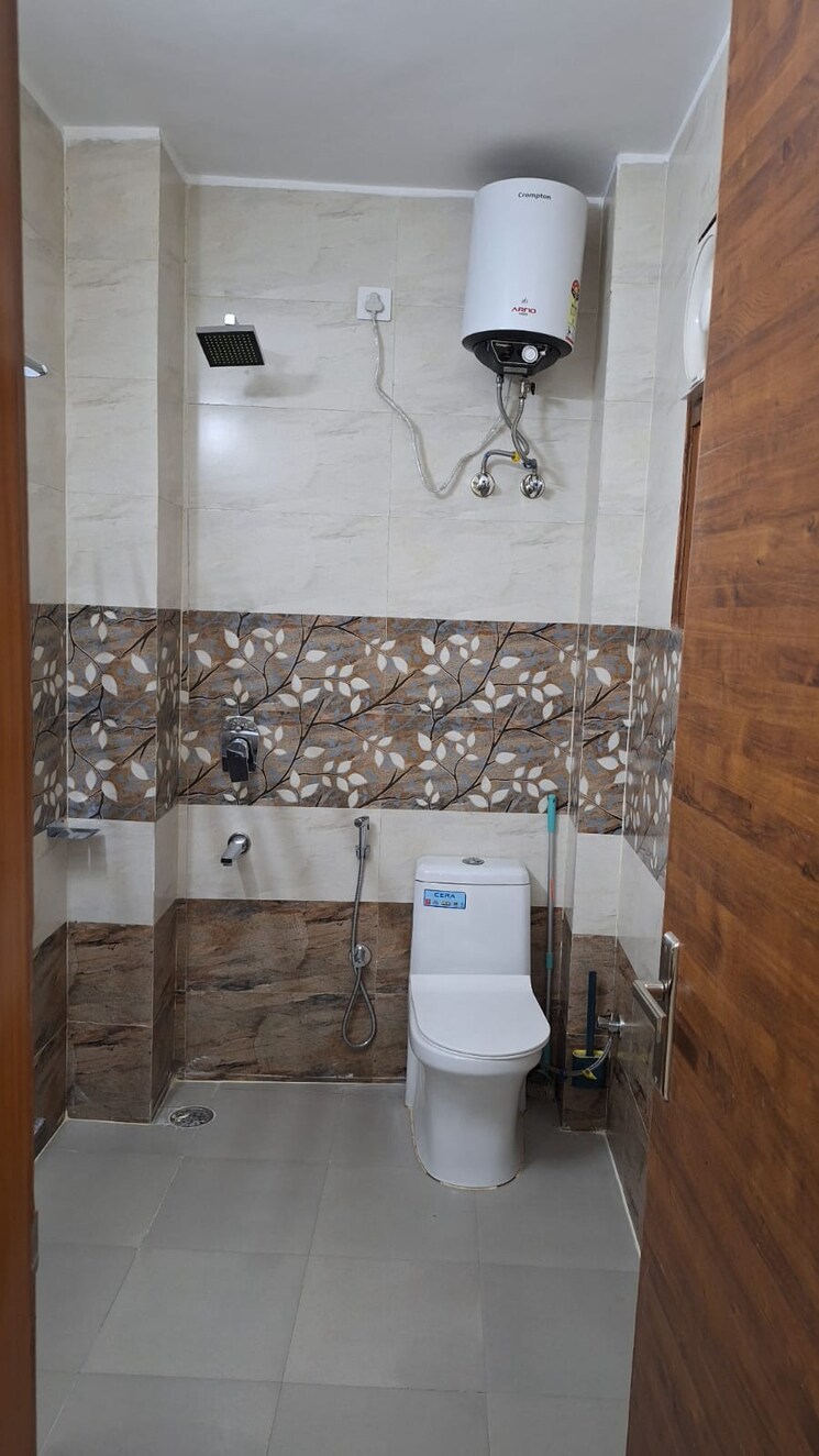 Bathroom, sector 52 3 Bedroom 1800 Sq.Ft. Builder Floor In Sector 52 Gurgaon 9020912