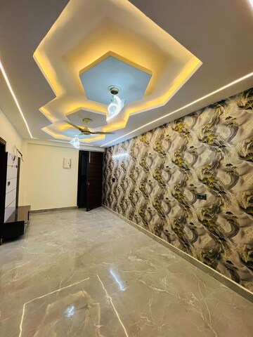 Bedroom in 3 BHK Builder Floor at Arjan Garh – for Sale