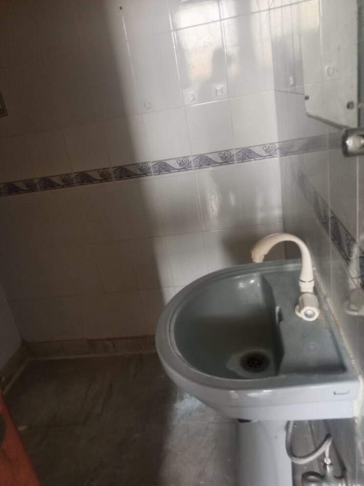 Bathroom, palam-vihar-residents-association 3 Bedroom 1380 Sq.Ft. Builder Floor In Palam Vihar Gurgaon 9020937