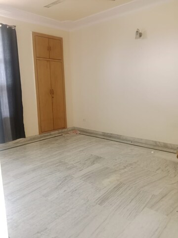 Room in 3 BHK Builder Floor at Palam Vihar Residents Association, Palam Vihar – for Rent