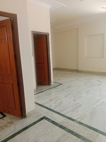 Room in 3 BHK Builder Floor at Palam Vihar Residents Association, Palam Vihar – for Rent