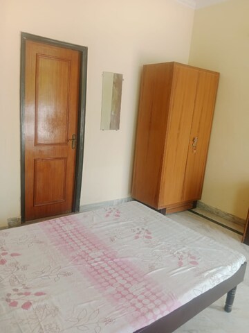 Bedroom in 3 BHK Builder Floor at Palam Vihar Residents Association, Palam Vihar – for Rent