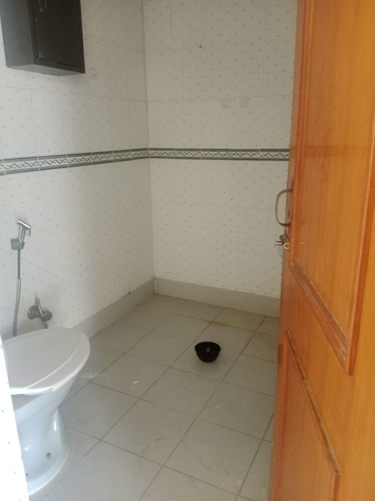 Bathroom, palam-vihar-residents-association 3 Bedroom 1380 Sq.Ft. Builder Floor In Palam Vihar Gurgaon 9020937