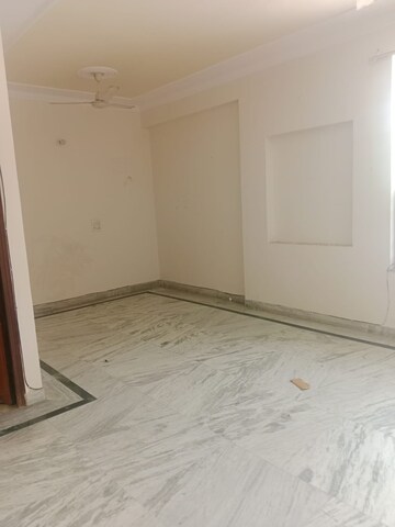 Room in 3 BHK Builder Floor at Palam Vihar Residents Association, Palam Vihar – for Rent