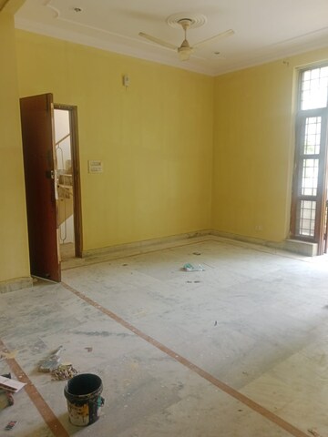 Room in 3 BHK Builder Floor at Palam Vihar Residents Association, Palam Vihar – for Rent