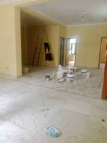Room in 3 BHK Builder Floor at Palam Vihar Residents Association, Palam Vihar – for Rent