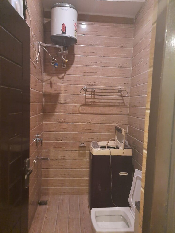 Attached Bathroom, dhakoli 2 Bedroom 100 Sq.Yd. Apartment In Dhakoli Zirakpur 9020948