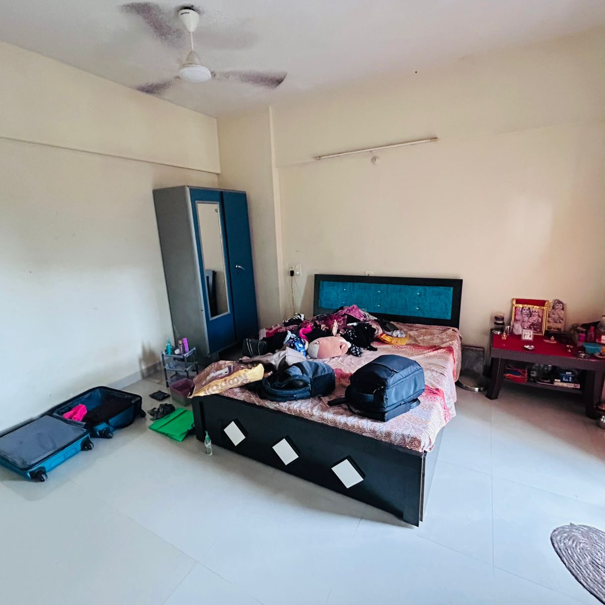 Studio  + Extra Room 465 Sq.Ft. Apartment in Amanora Metro Tower