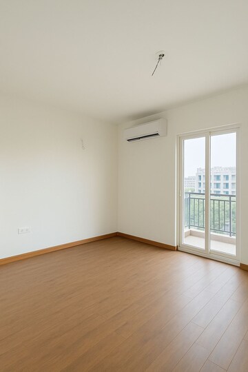 Room in 3 BHK Apartment at Hero Homes Gurgaon, Sector 104 – for Rent