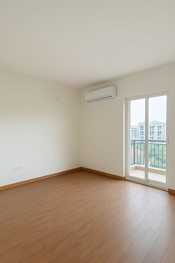 Room in 3 BHK Apartment at Hero Homes Gurgaon, Sector 104 – for Rent